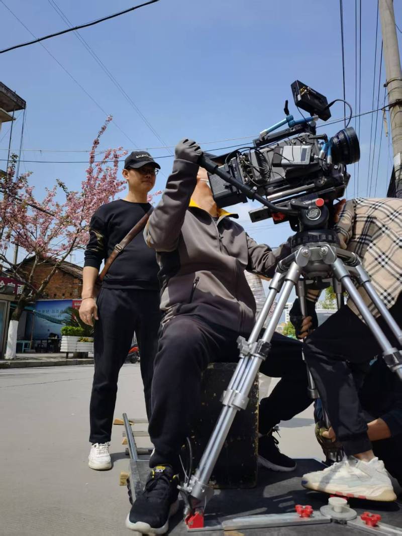 元宝山区广告片拍摄：快消品牌爆款之选，网感内容适配社媒传播！